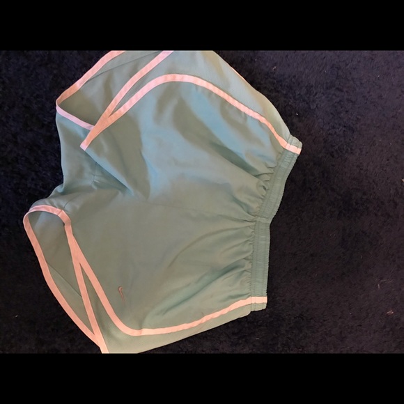 Nike shorts - Picture 2 of 2